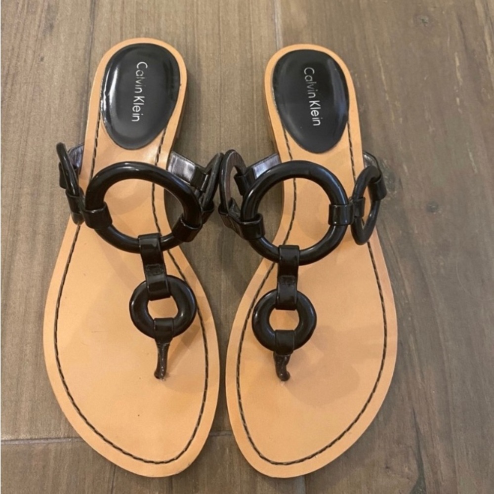 CALVIN KLEIN Jacky ring sandal/flip flop/thong - black patent - size 7.5 or 8